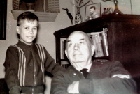 barnebarnet Erling med Peter 1957